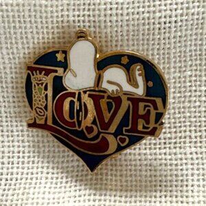 Vintage 1958 Peanuts Snoopy Collectible Enamel Lapel 'Love' Heart shaped